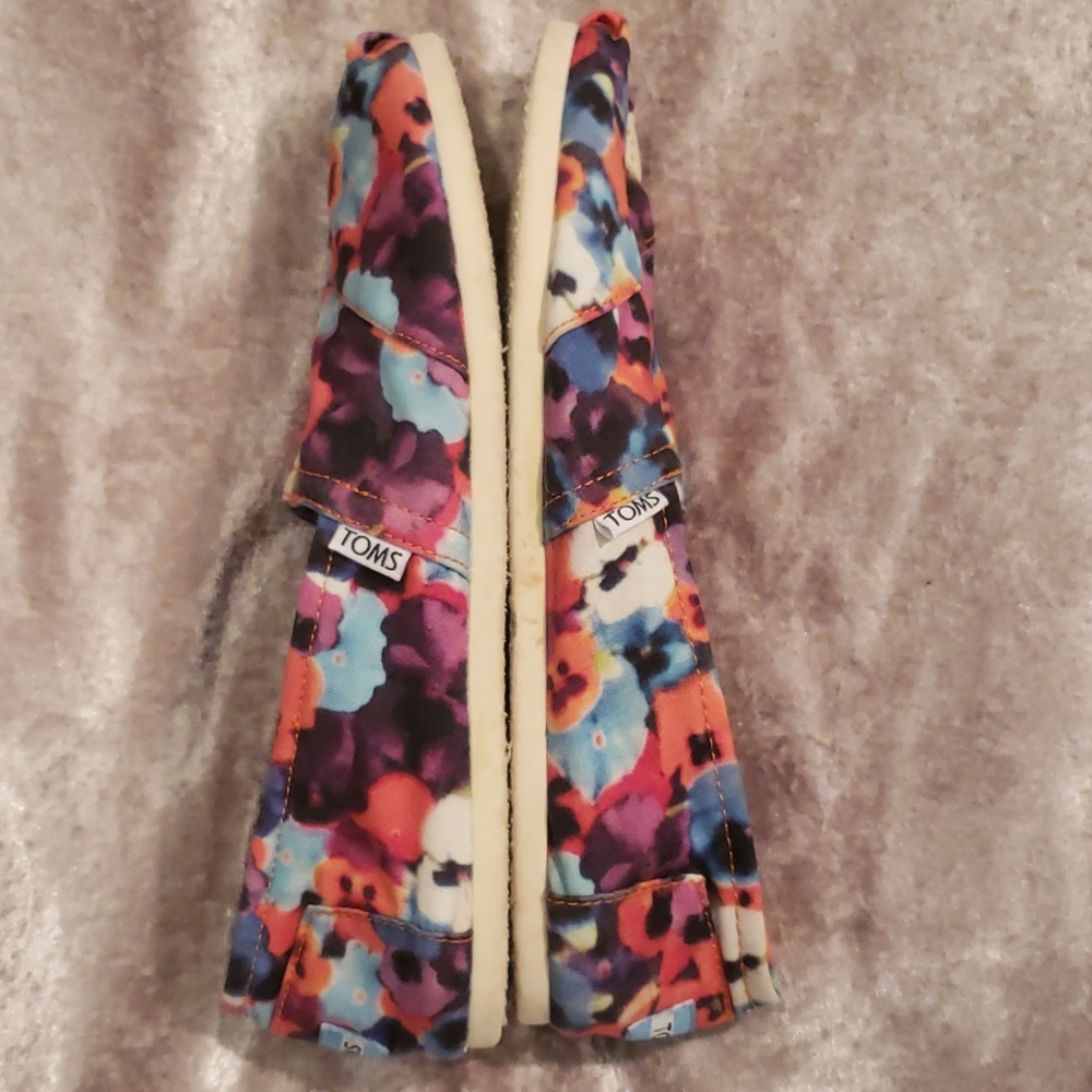 Shoes - Picture 2 of 5